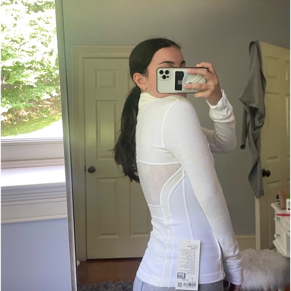 White Lululemon Velvet Flocked Define
Jacket
Size 4 - Picture 2 of 5